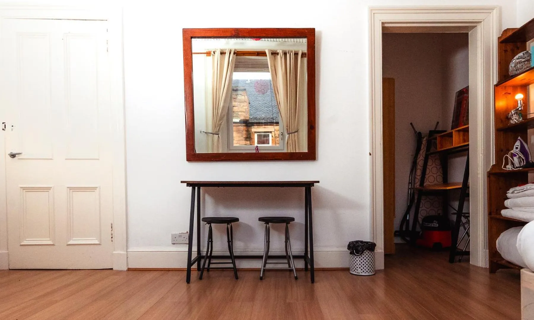 Desirable Edinburgh Apartment By The City Centre