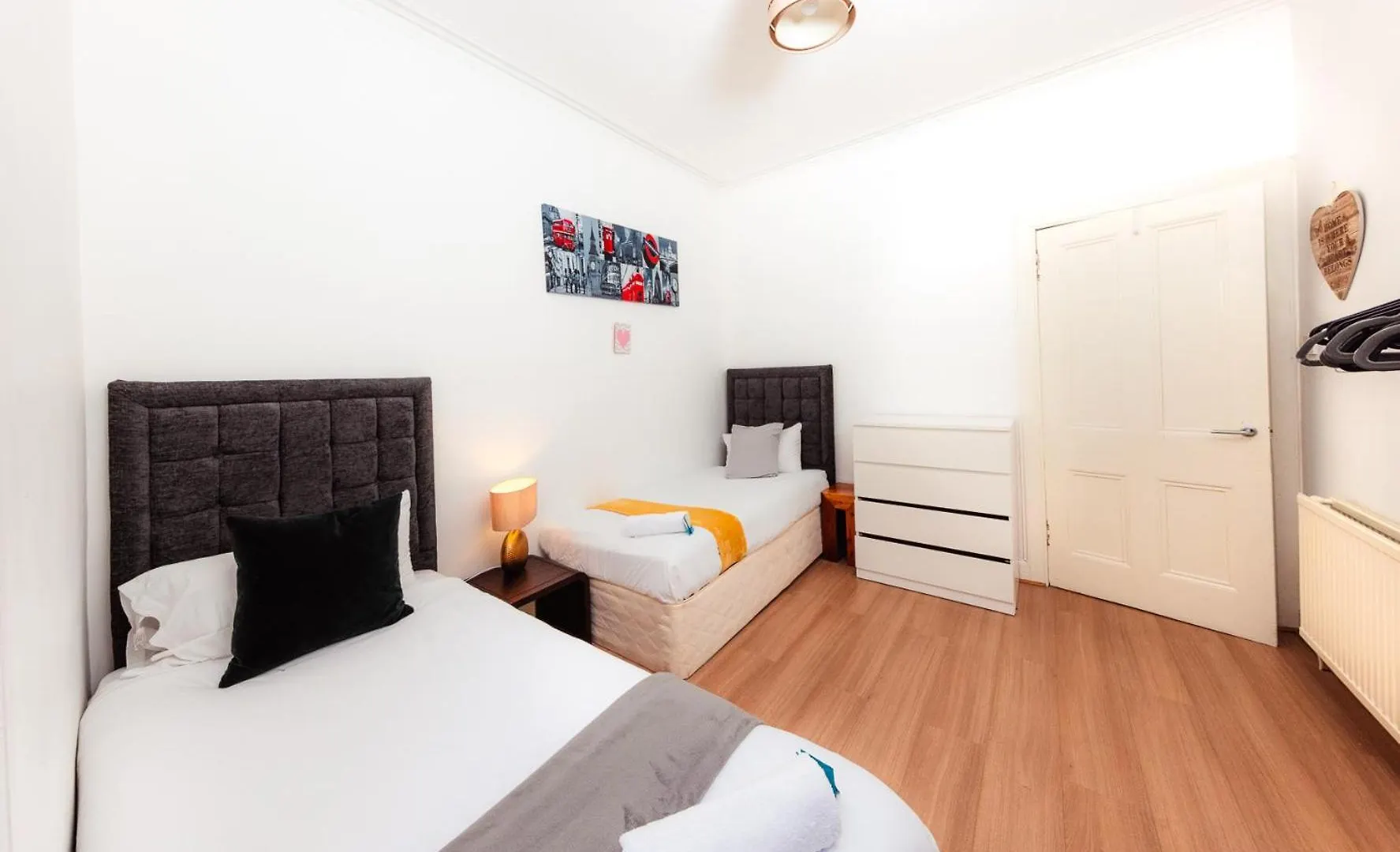 Desirable Edinburgh Apartment By The City Centre