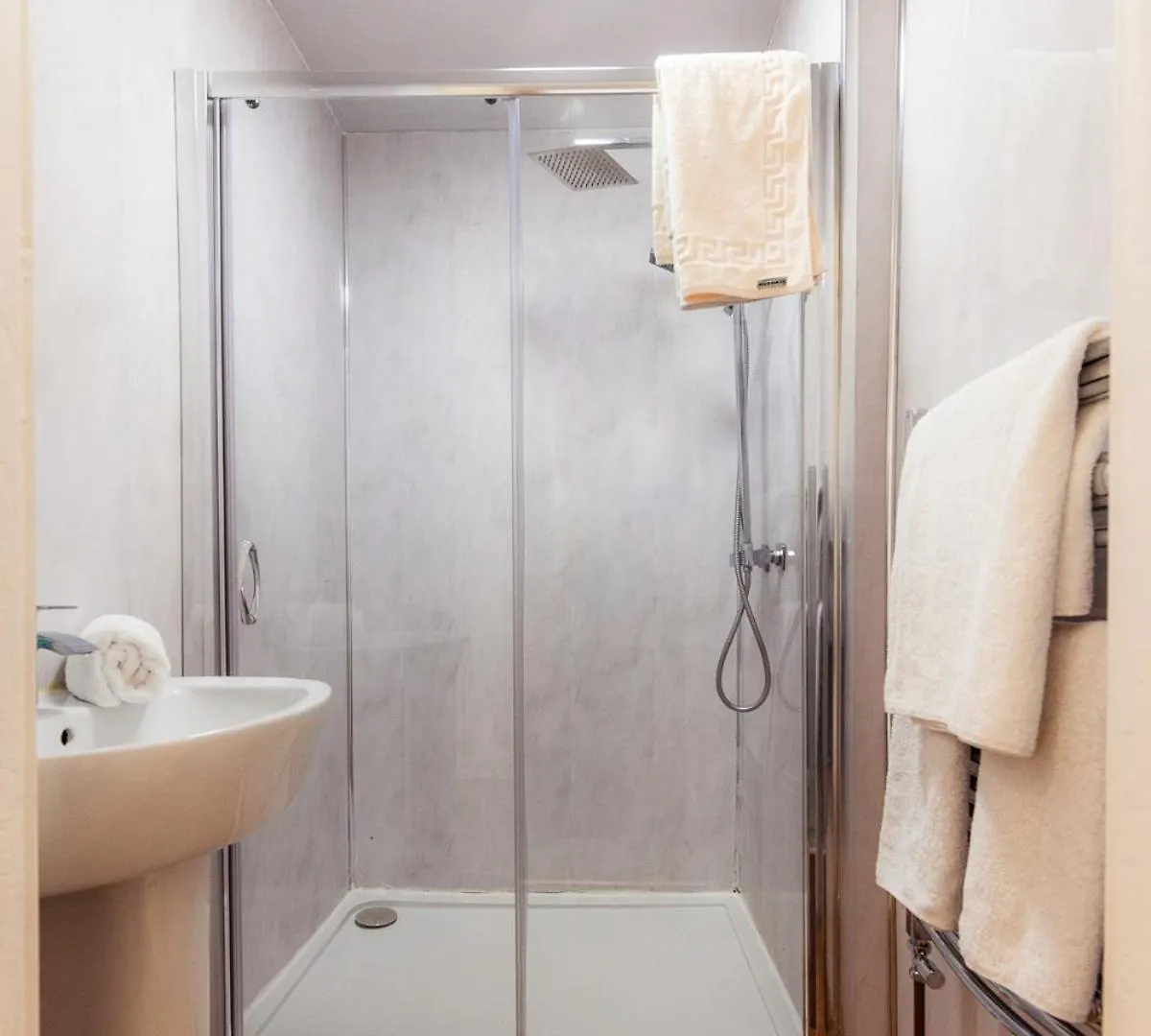 Desirable Edinburgh Apartment By The City Centre
